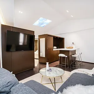 Appartement Place Des Lices Avec Parking, Saint-Tropez